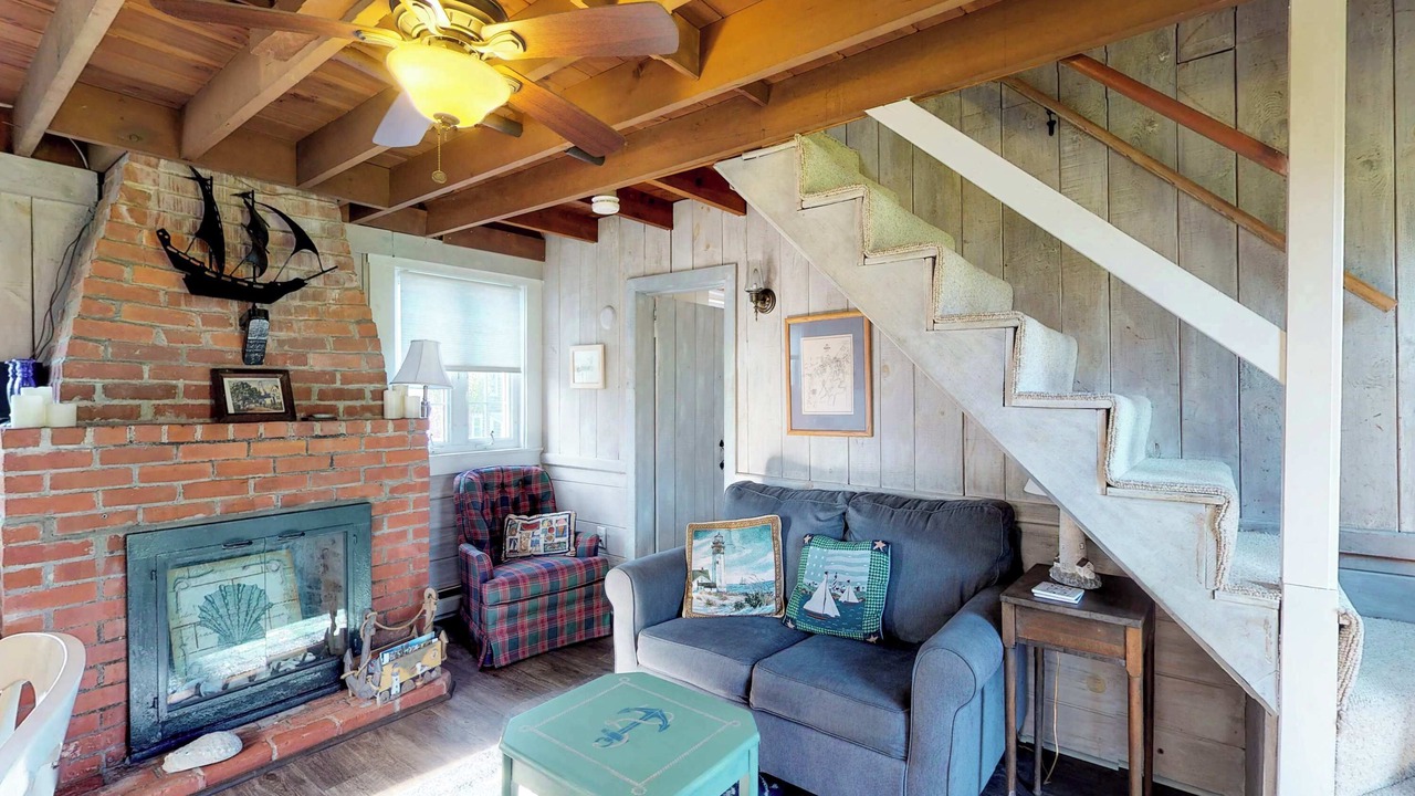 Photo of Livingroom in Barnstable