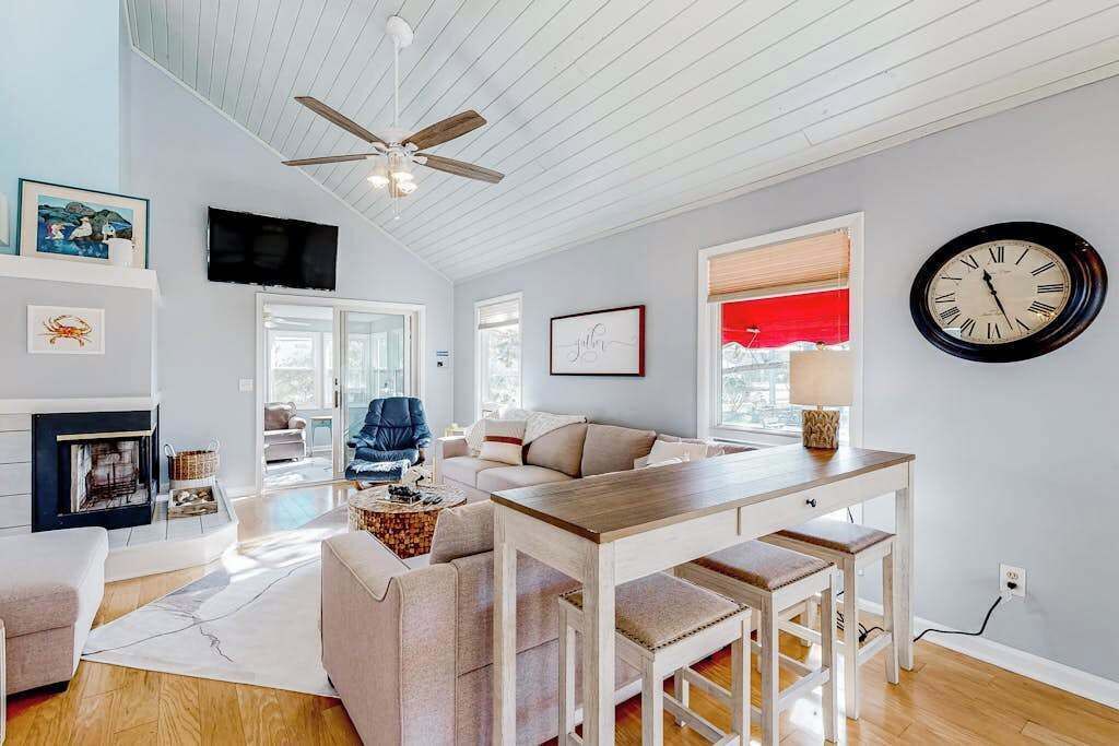 Photo of Livingroom in Sandpiper Pines