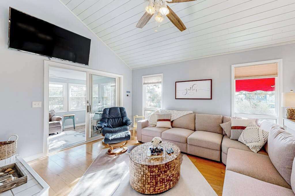 Photo of Livingroom in Sandpiper Pines
