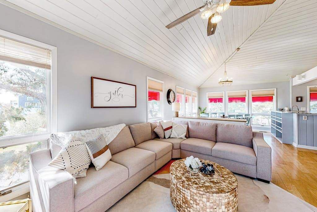 Photo of Livingroom in Sandpiper Pines