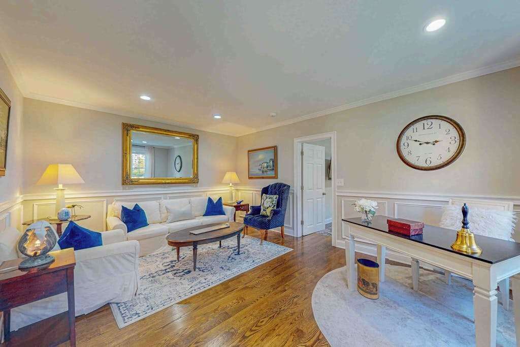 Photo of Livingroom in West Barnstable
