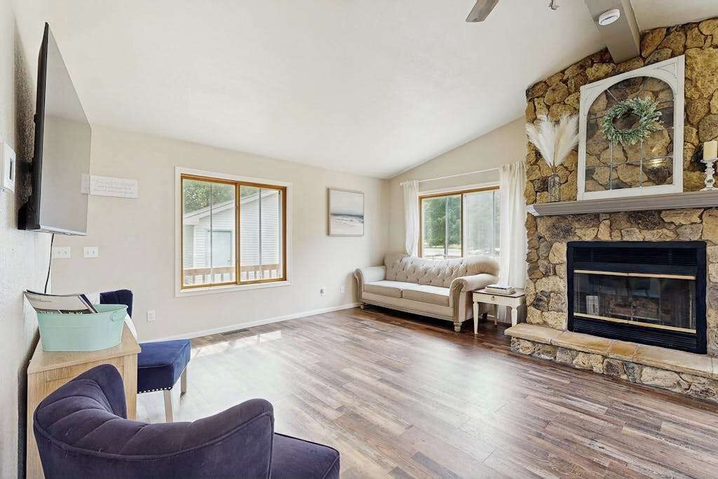 Photo of Livingroom in Nekoosa