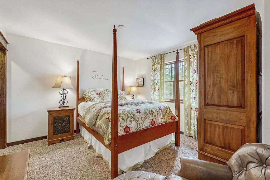 Photo of Bedroom in Tomahawk