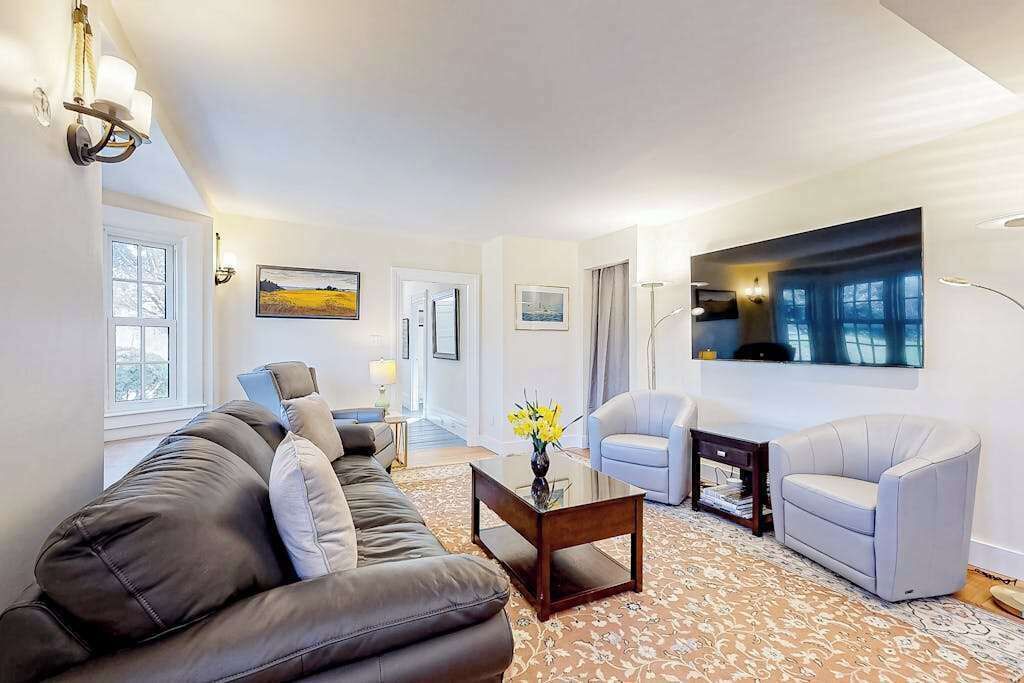 Photo of Livingroom in East Chop