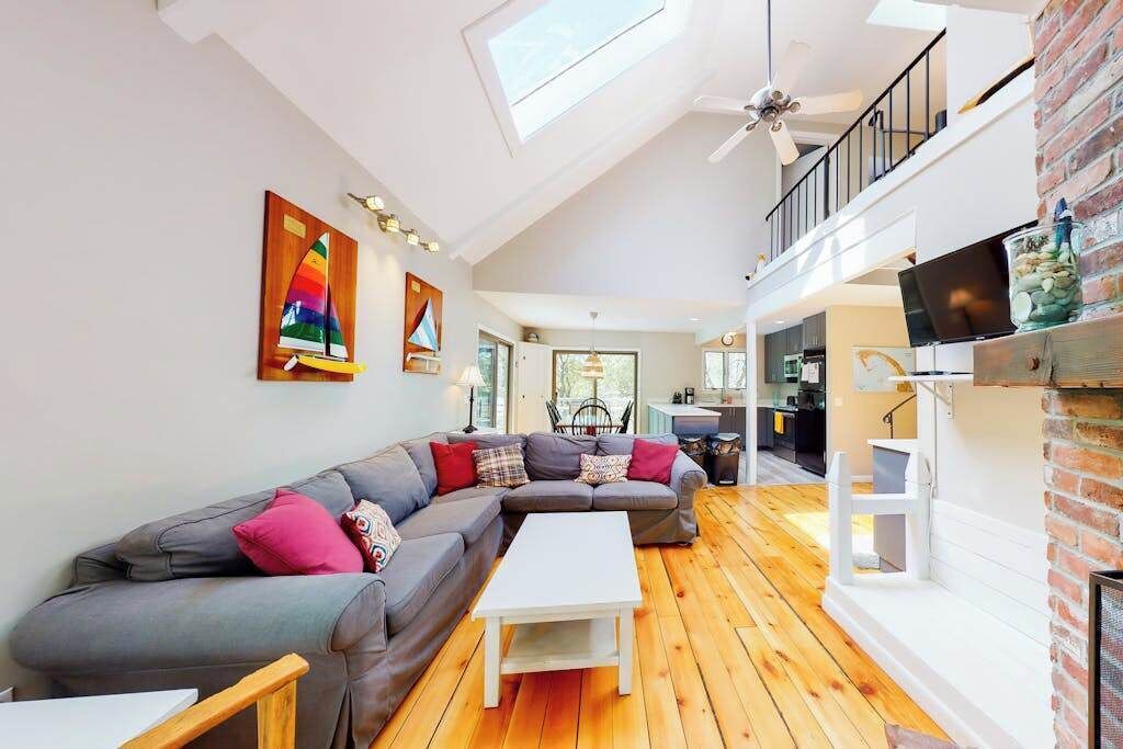 Photo of Livingroom in Truro