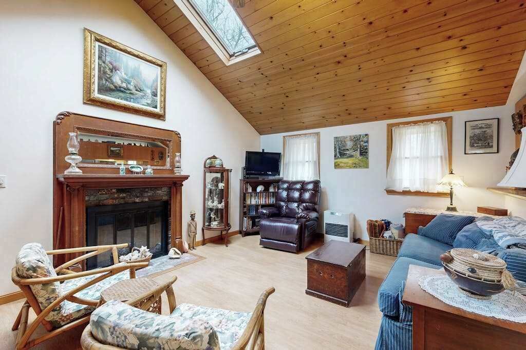 Photo of Livingroom in West Tisbury