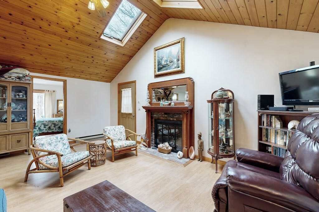 Photo of Livingroom in West Tisbury