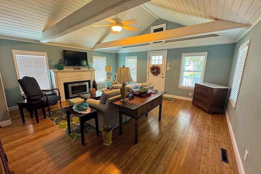 Photo of Livingroom in Pocasset