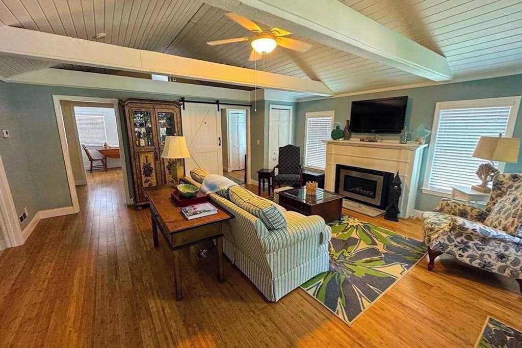 Photo of Livingroom in Pocasset