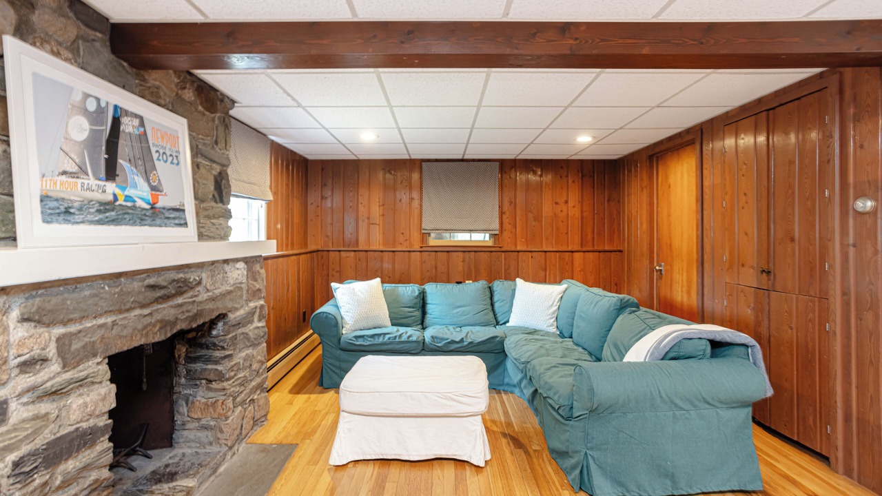Photo of Livingroom in Easton's Point