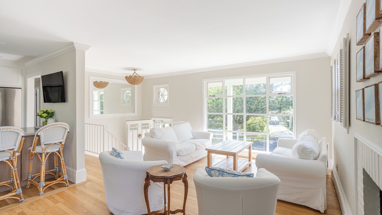 Photo of Livingroom in Easton's Point