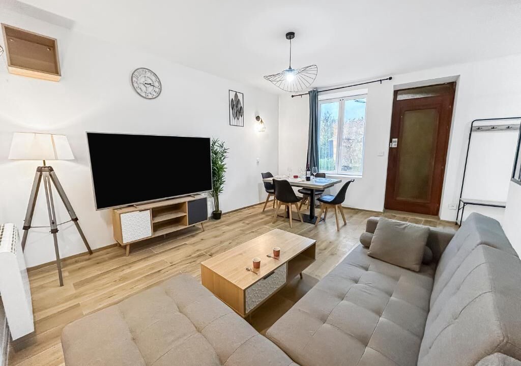 Photo of Livingroom in Saint-Leu-dEsserent