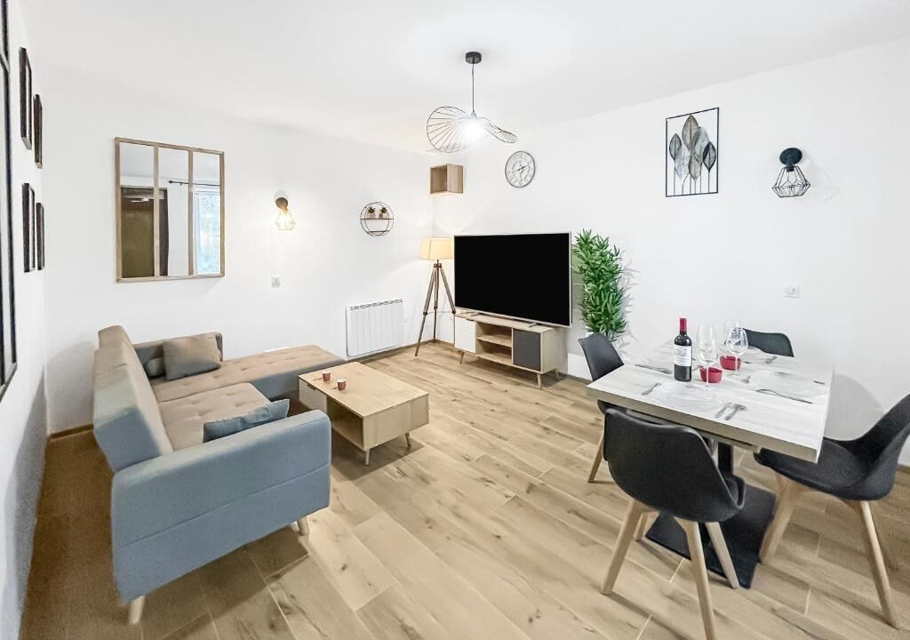 Photo of Livingroom in Saint-Leu-dEsserent