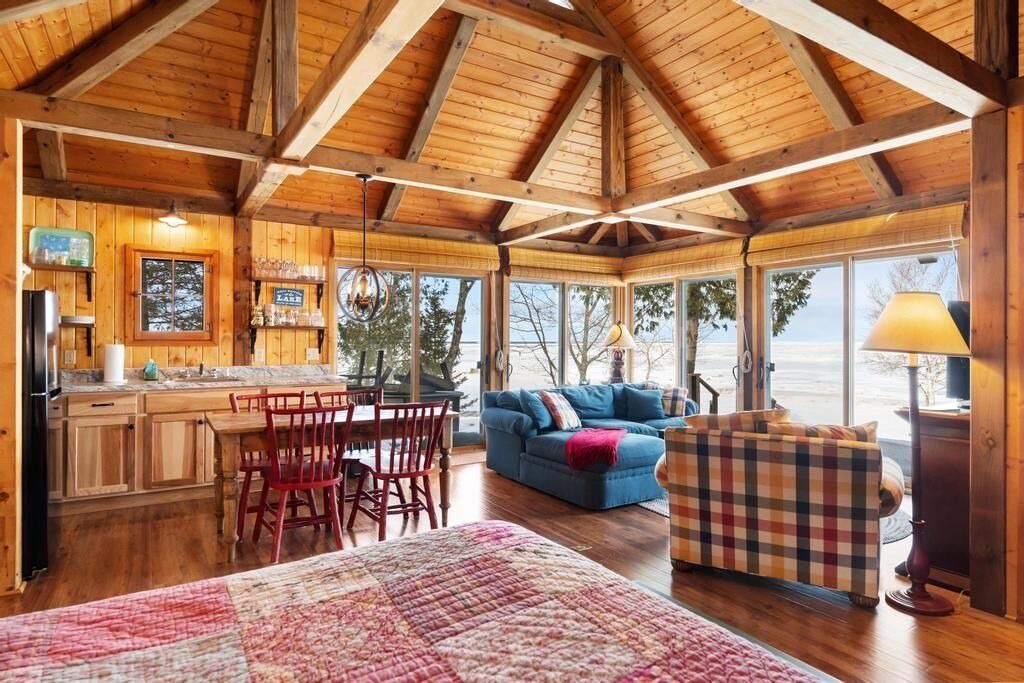 Photo of Livingroom in Harbor Springs