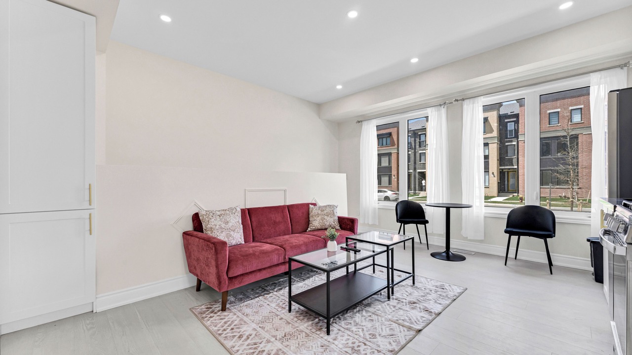 Photo of Livingroom in Oakville