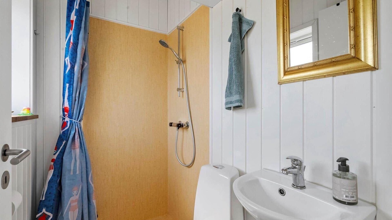 Photo of Bathroom in Fjand Badeby