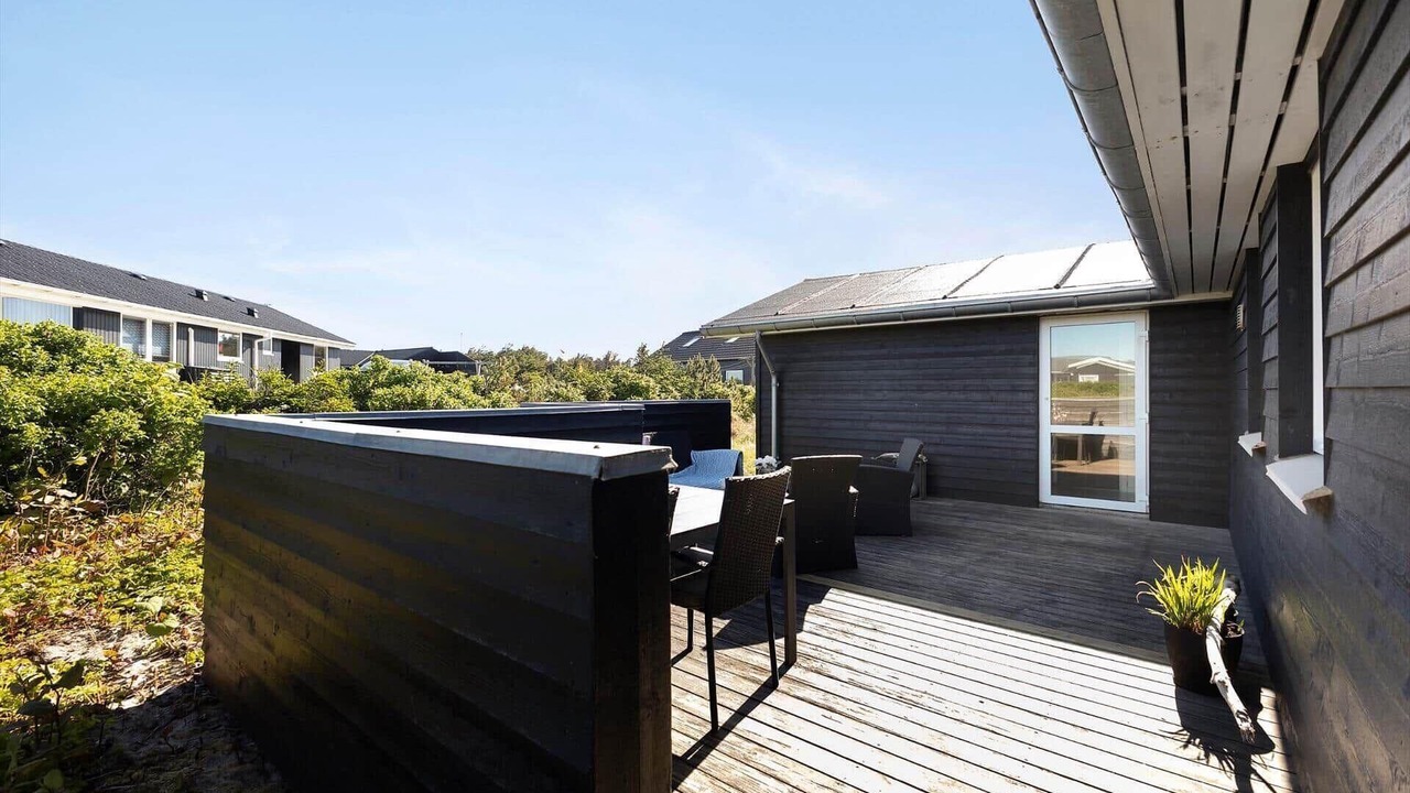 Photo of Patio Balcony in Vrist Strand
