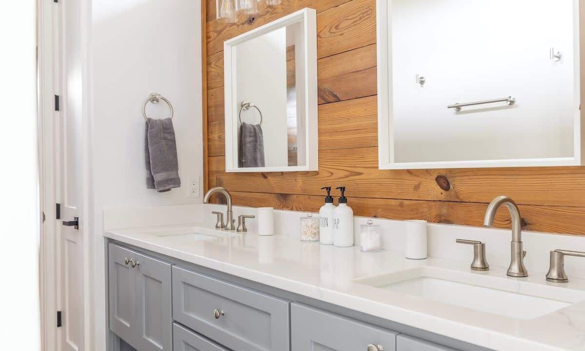Photo of Bathroom in La Grange