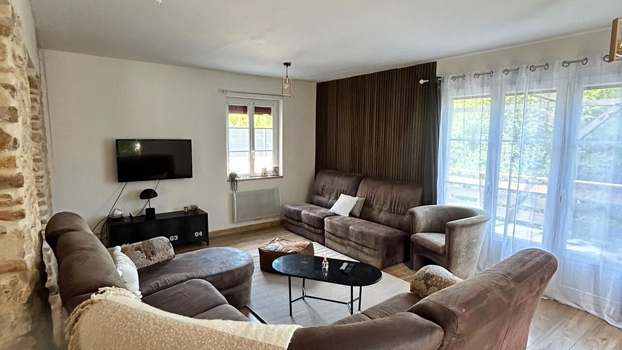 Photo of Livingroom in Chatenoy-le-Royal