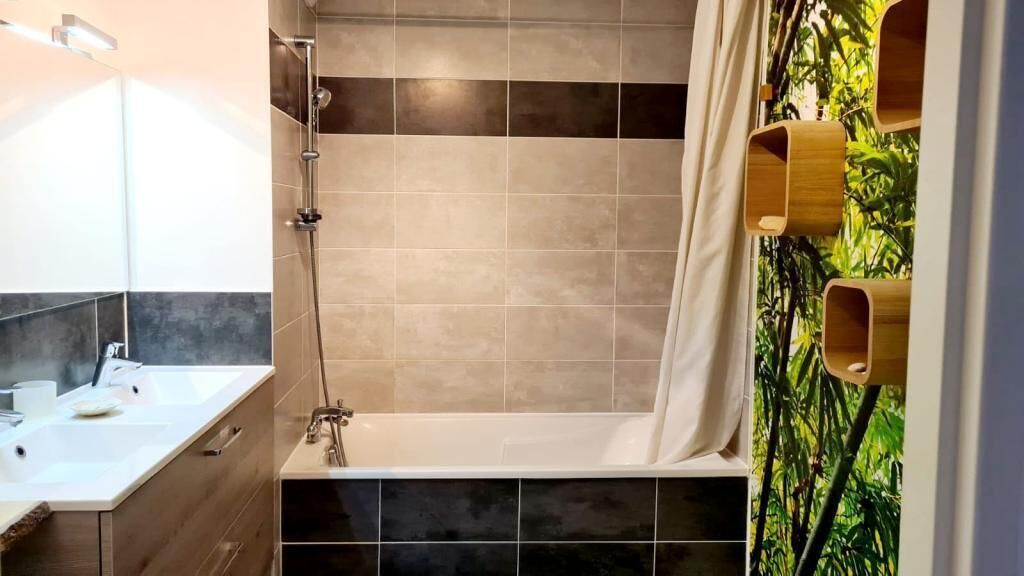Photo of Bathroom in Pilotiere