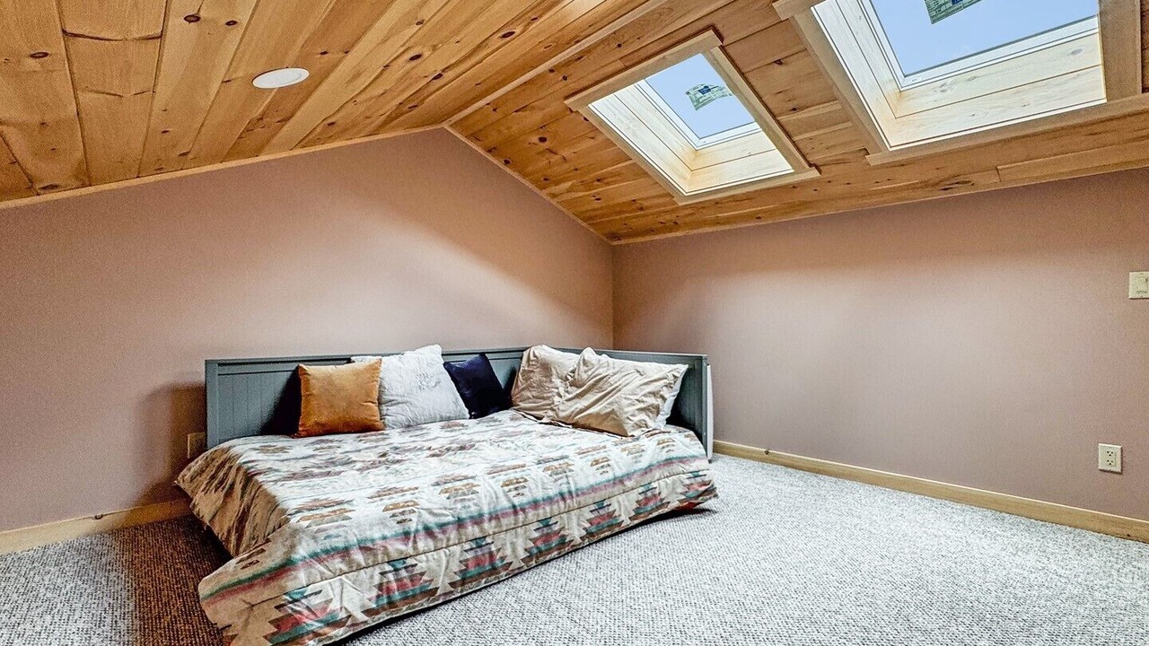 Photo of Bedroom in Inlet