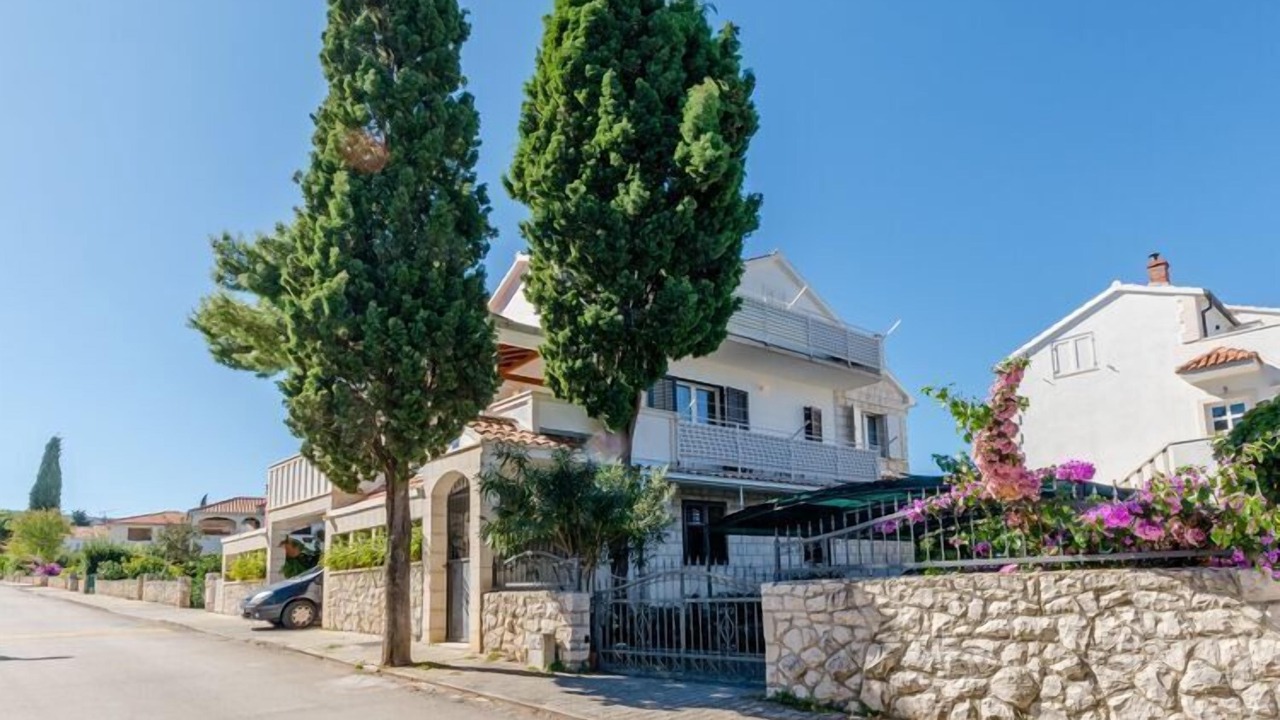 Photo of Outdoor in Mirce