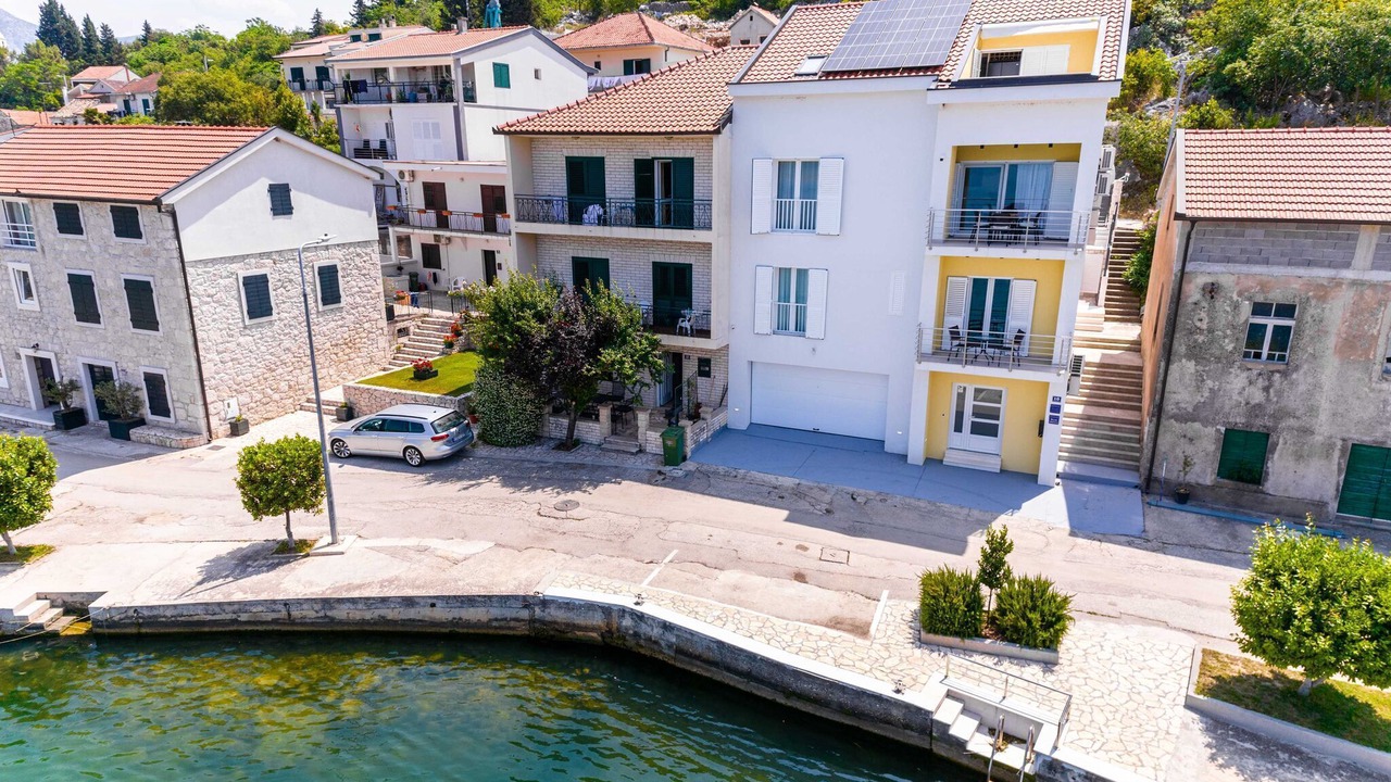 Photo of Others in Ploce