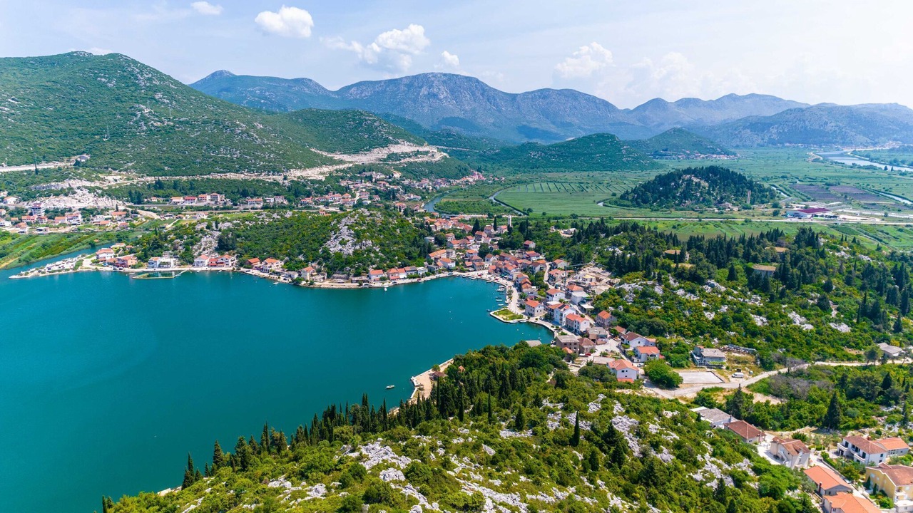 Photo of Others in Ploce