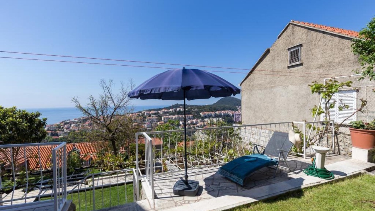 Photo of Patio Balcony in Gornji Kono