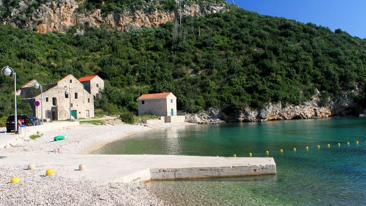 Photo of Others in Brsecine