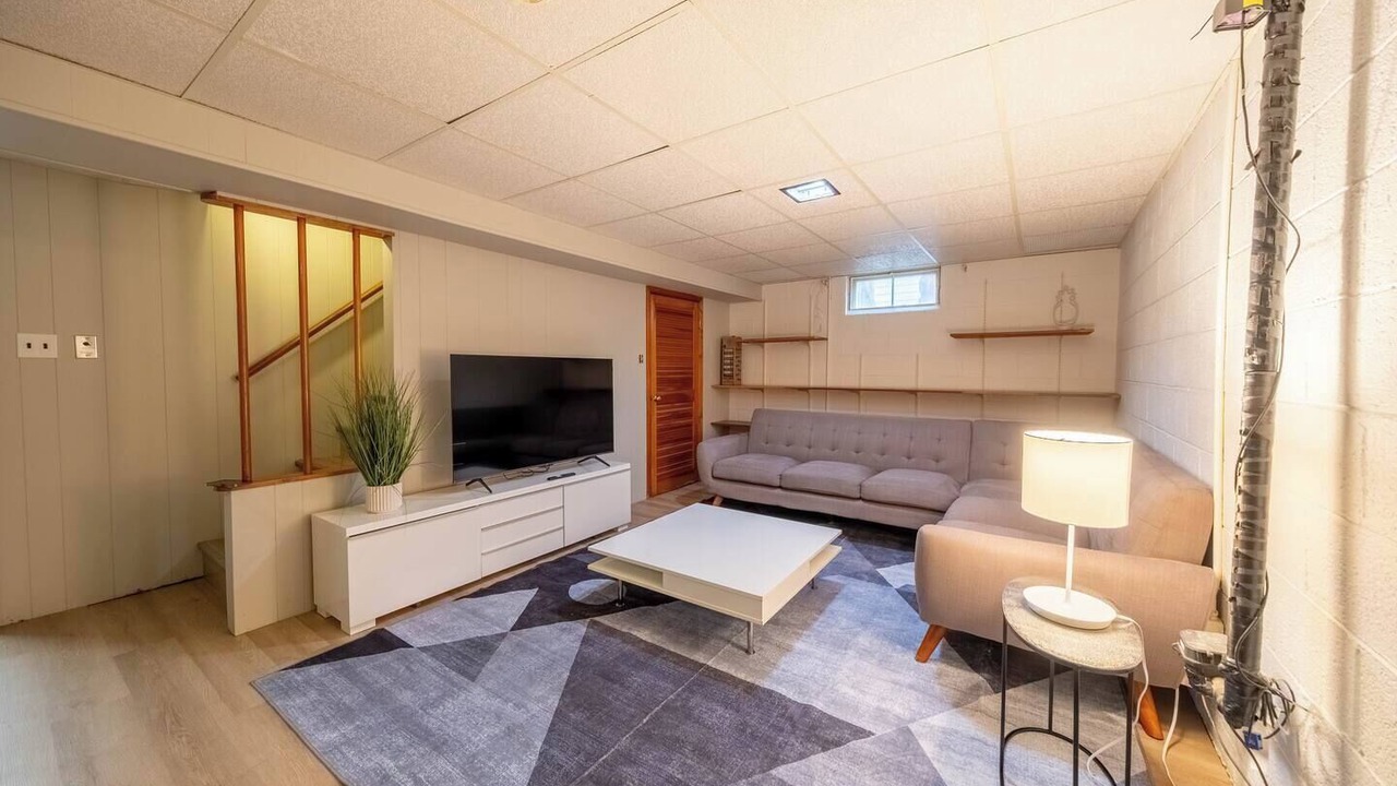 Photo of Livingroom in Champaign