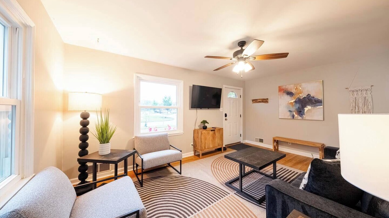 Photo of Livingroom in Champaign