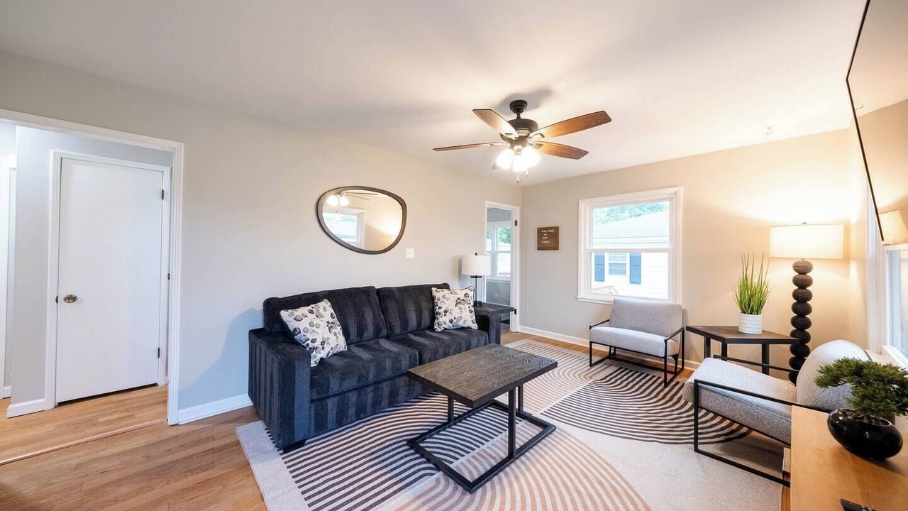 Photo of Livingroom in Champaign