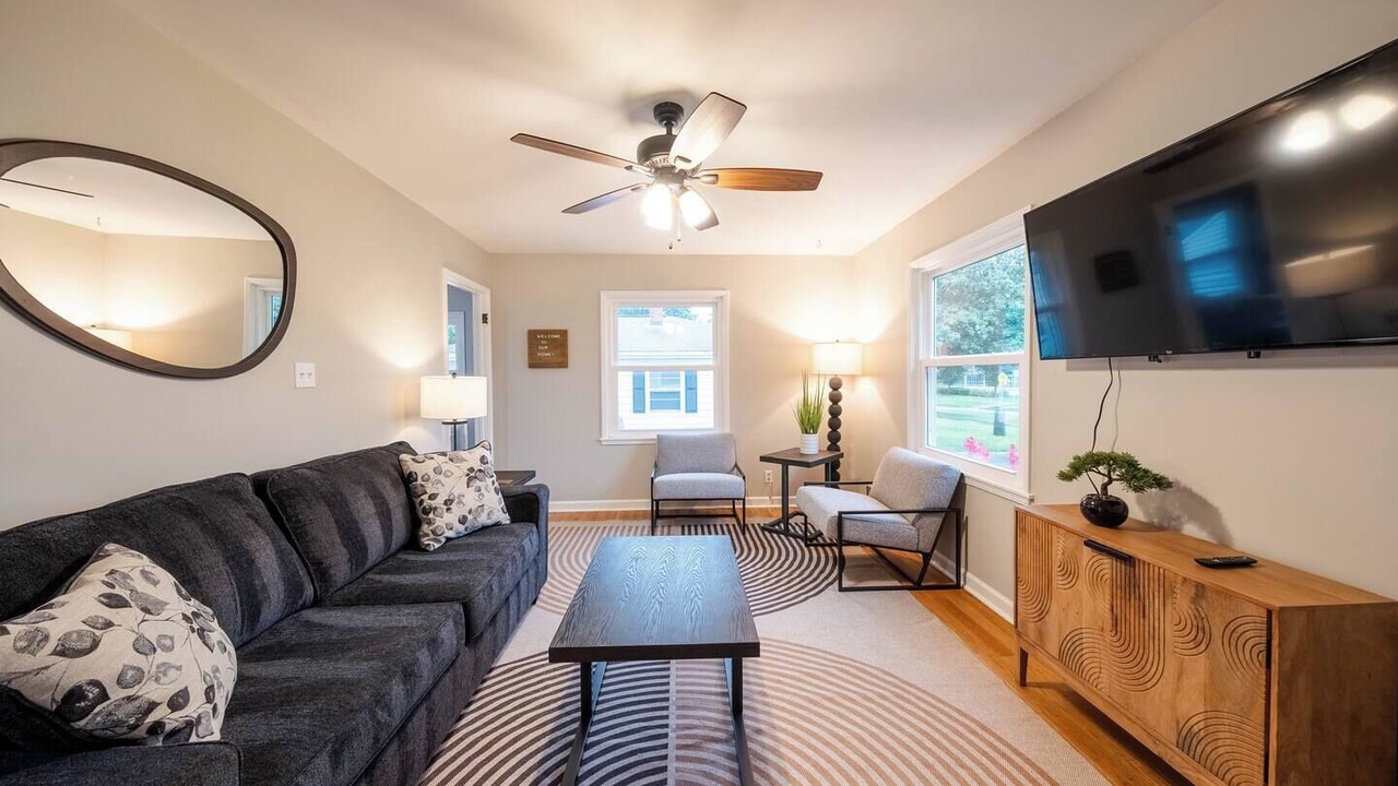 Photo of Livingroom in Champaign