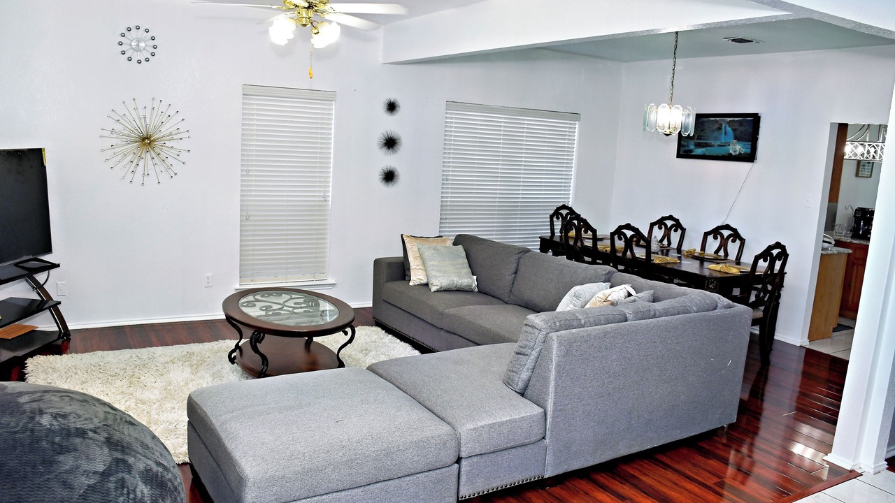 Photo of Livingroom in Southeast Arlington
