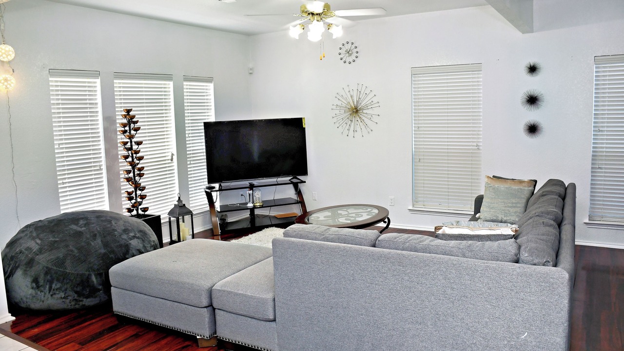 Photo of Livingroom in Southeast Arlington