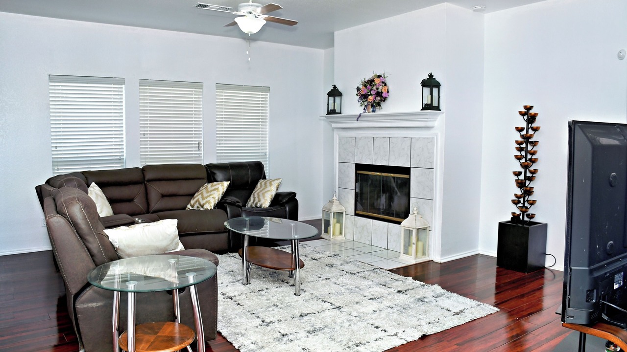 Photo of Livingroom in Southeast Arlington