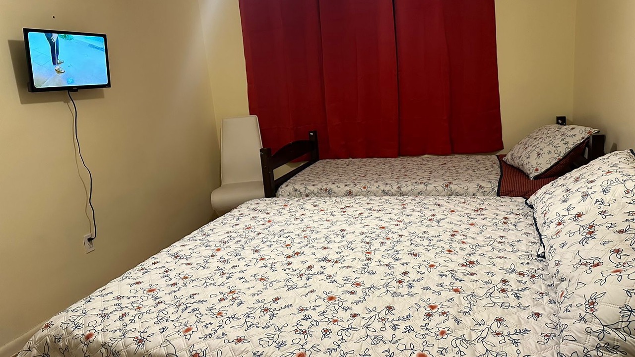 Photo of Bedroom in Ludlam