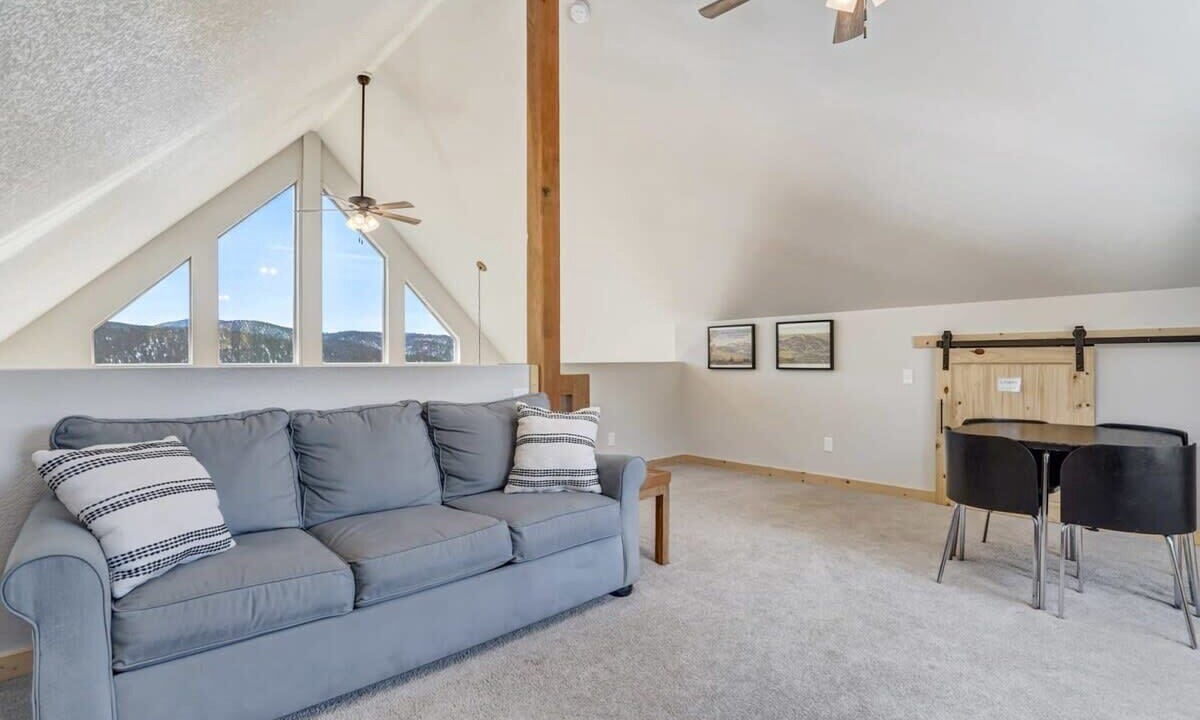 Photo of Livingroom in Rainbow Valley