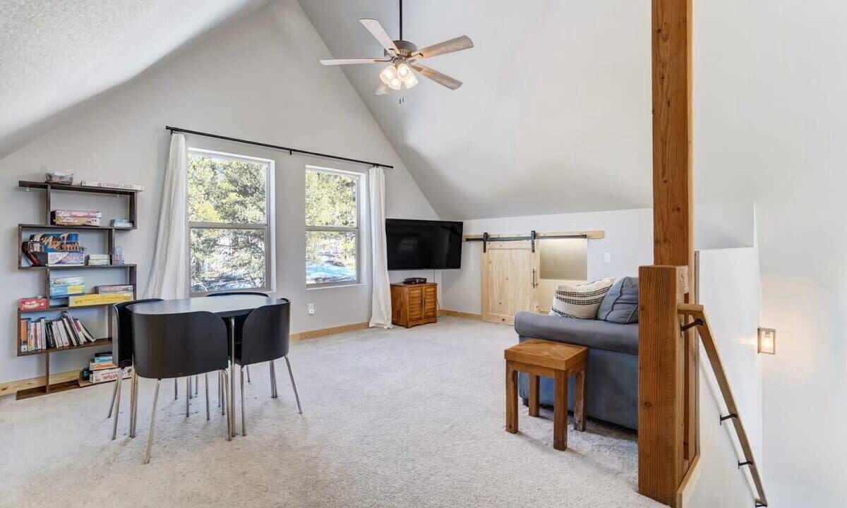 Photo of Livingroom in Rainbow Valley