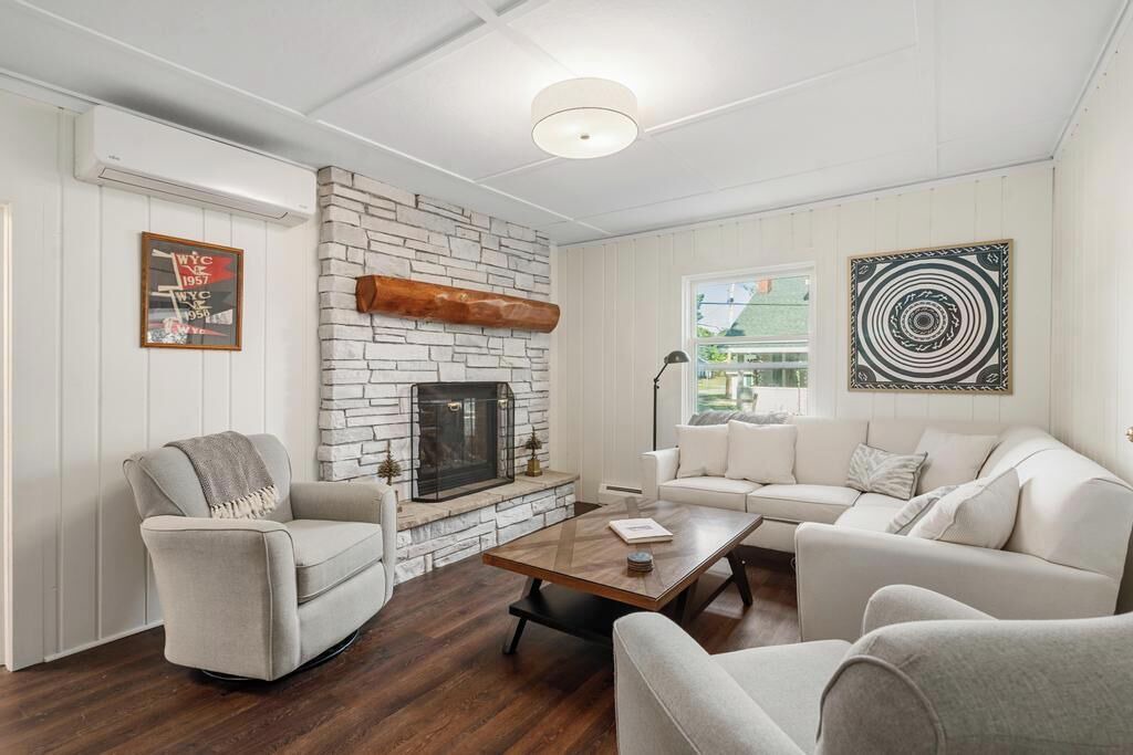 Photo of Livingroom in Walloon Lake