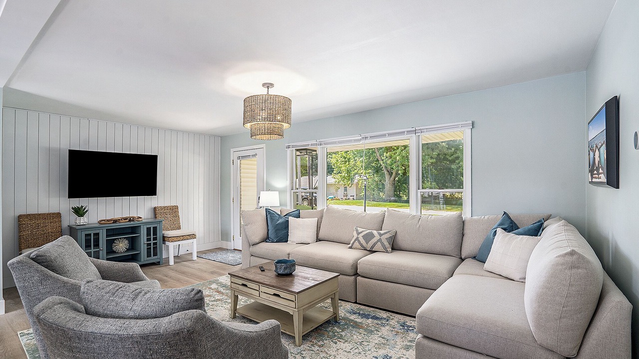 Photo of Livingroom in Allegan