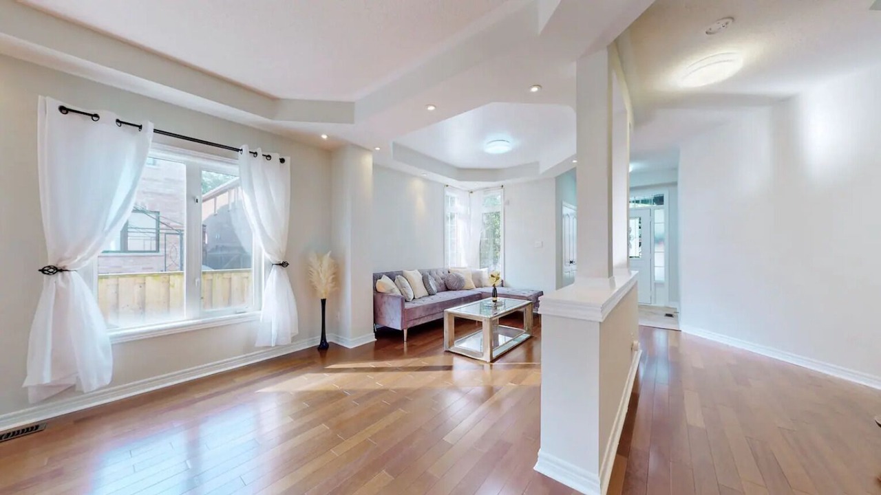 Photo of Livingroom in Churchill Meadows