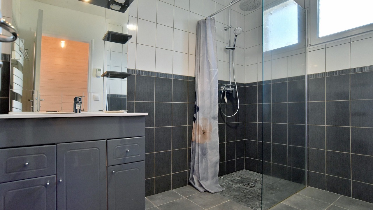Photo of Bathroom in Baguer-Morvan
