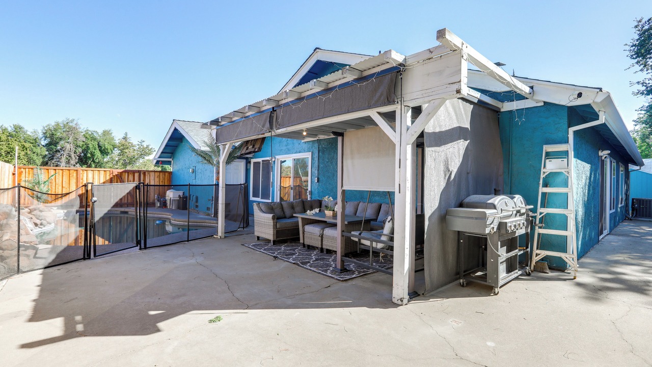 Photo of Outdoor in Foothill Farms