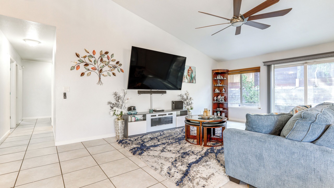Photo of Livingroom in Foothill Farms
