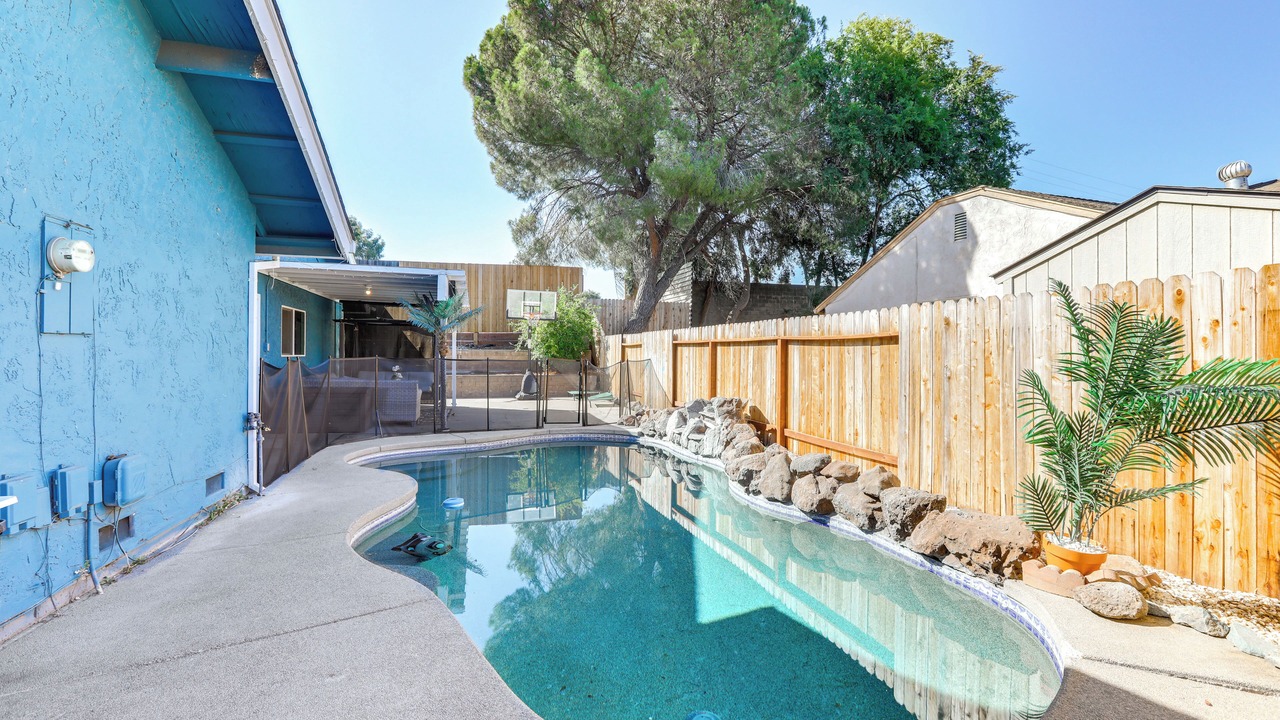 Photo of Outdoor in Foothill Farms