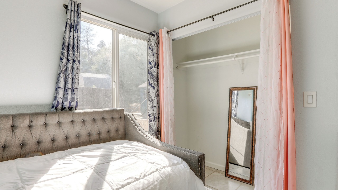 Photo of Bedroom in Foothill Farms