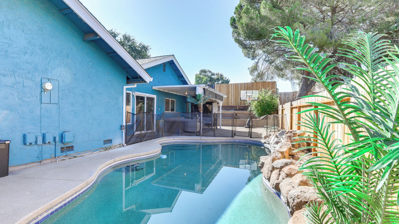 Photo of Outdoor in Foothill Farms