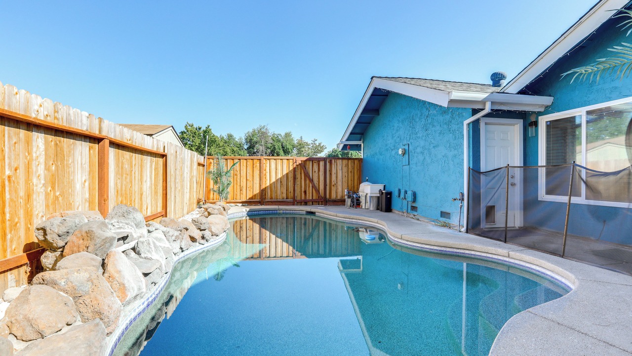 Photo of Outdoor in Foothill Farms